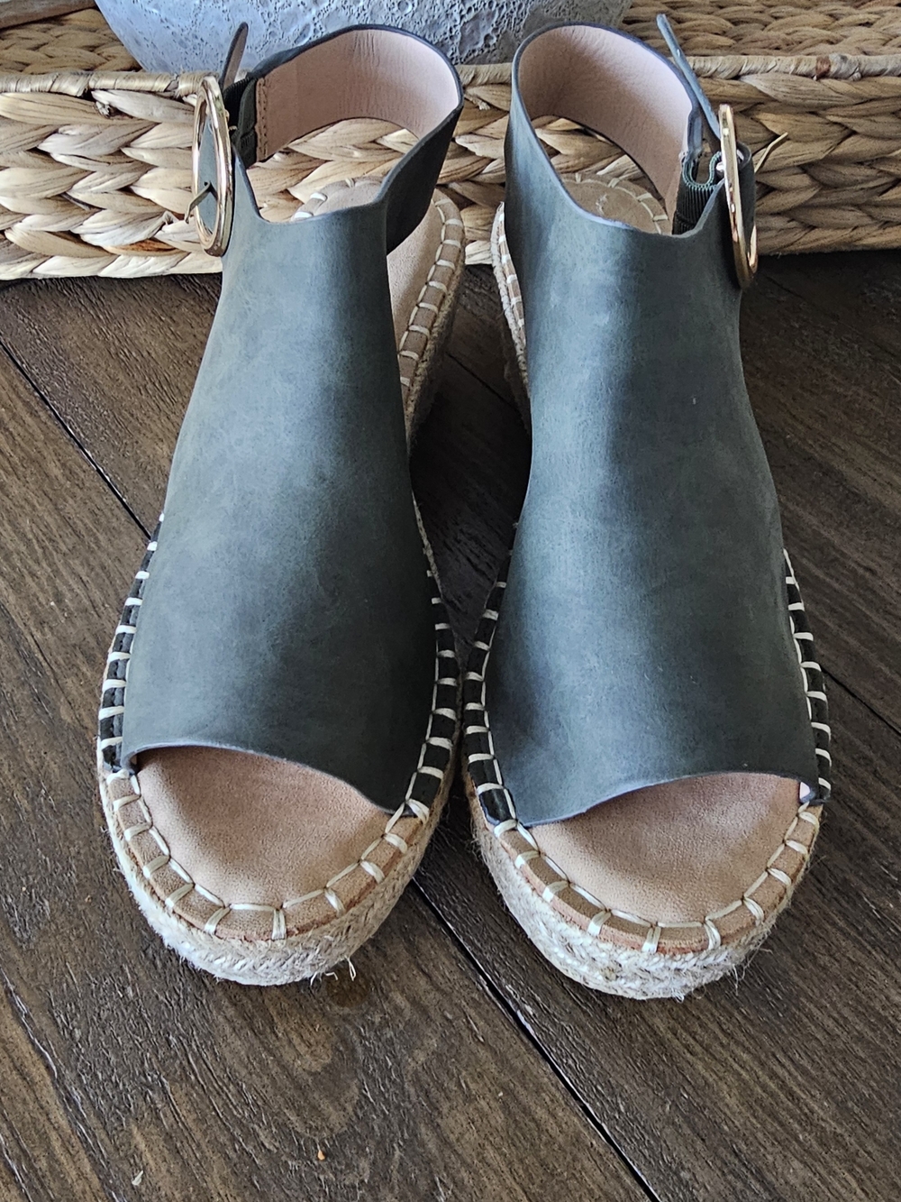 Catherines Olive Espadrille Platform Wedge Sandals w/Gold Buckle Women's Sz 9.5